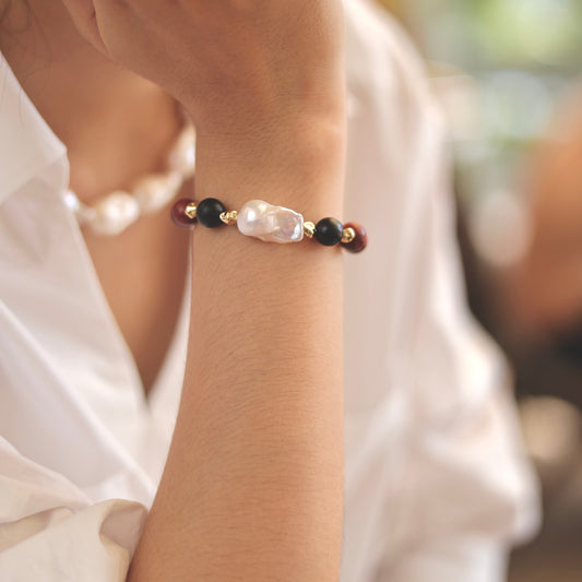 Gaia Bracelet- 10mm AA Freshwater pearl